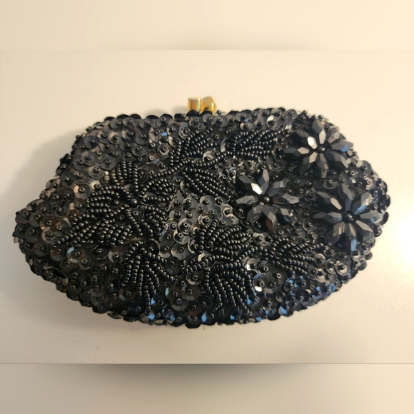 Vintage Handmade in Hong Kong JEM Black Beaded Coin Purse, gold clasp closure. - Picture 1 of 11